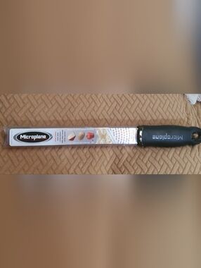 Black Handle Fine Grater/Zester Extra Coarse